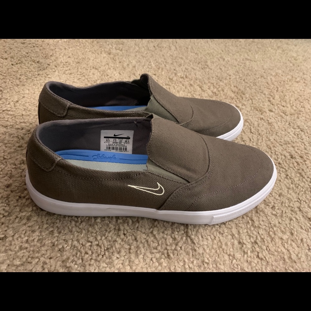 Brand new, Men’s Nike, size 8.5